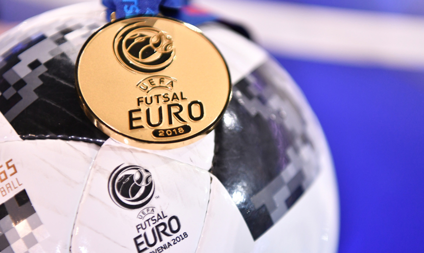 Balón y medalla de oro de la Eurocopa de fútbol sala 2018