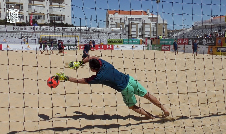 ¡Los calentamientos del fútbol playa son espectaculares!