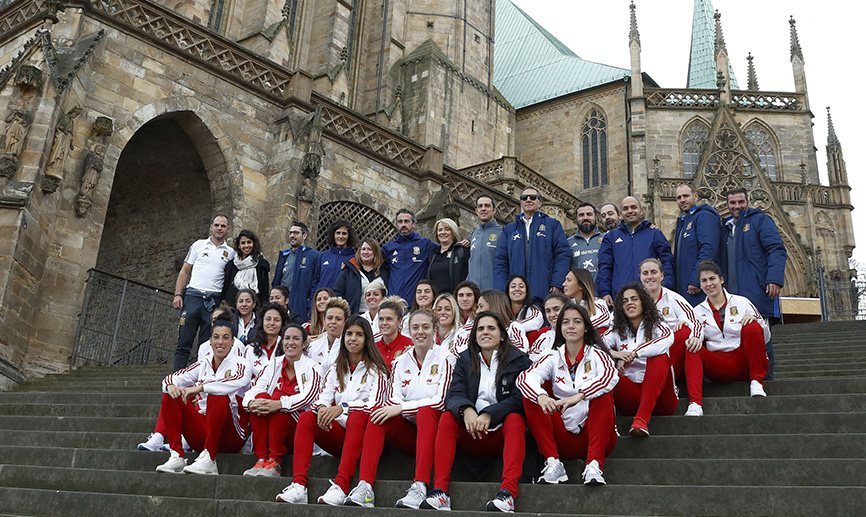 La Selección femenina pasea por la ciudad de Erfurt