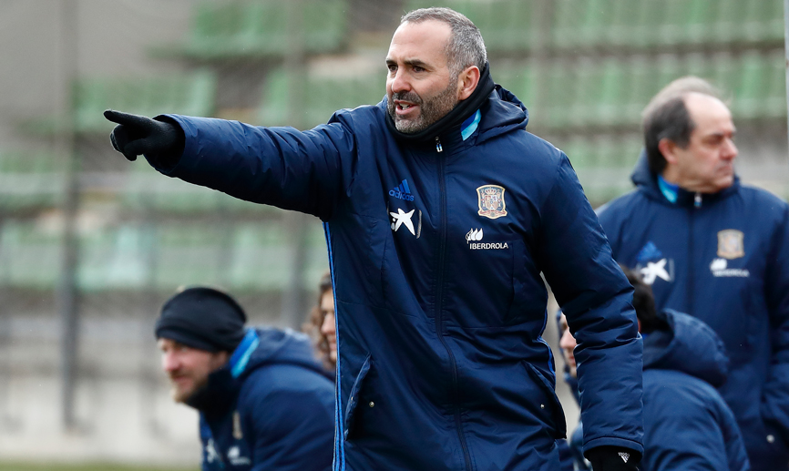 Pedro López durante un partido amistoso de la Sub-19