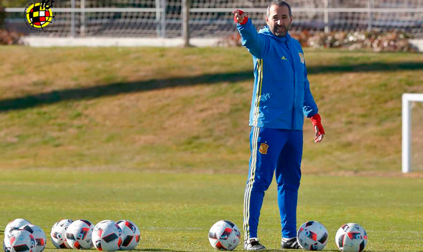 Pedro López en un entrenamiento de la Sub-19