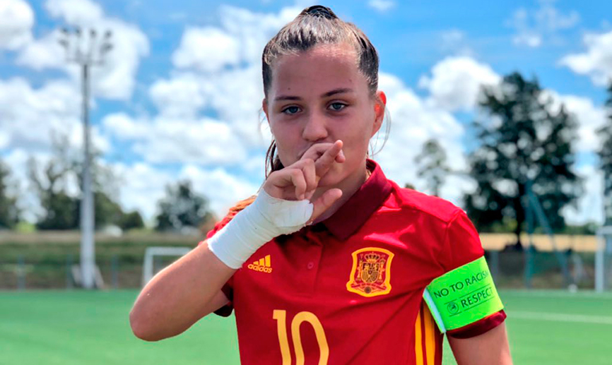 Claudia Pina celebra su tanto ante la cámara