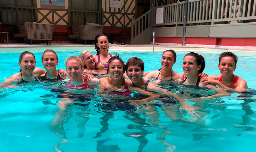 Las jugadoras de la Selección española se entrenan en la piscina