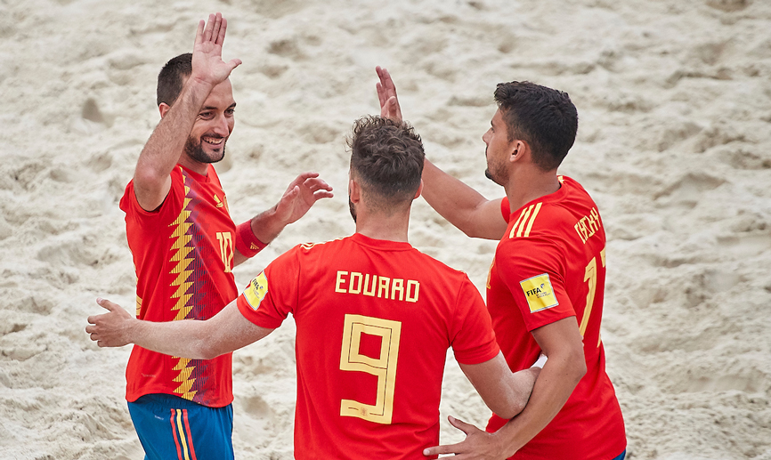 Llorenç, Eduard y Chiky celebran un gol en Moscú