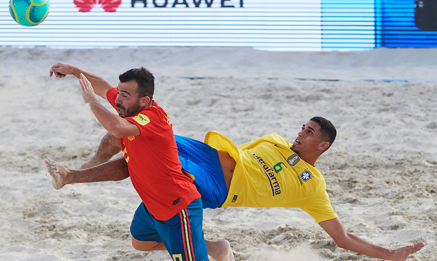 Momento del partido entre Brasil y España jugado en Dubái