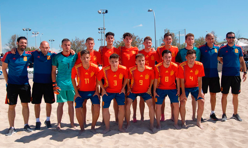 La Selección española Sub-21 de fútbol playa posa en Palma de Mallorca