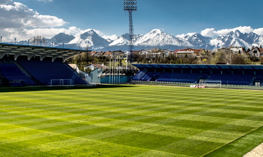 Vista del estadio de fútbol de Poprad (Eslovaquia)