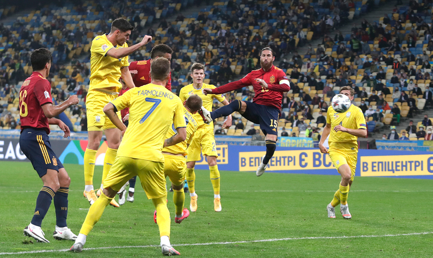 Ramos rematando a puerta