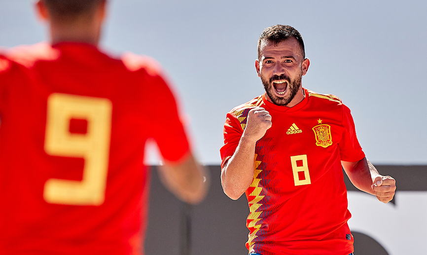 Adri Frutos celebra un gol