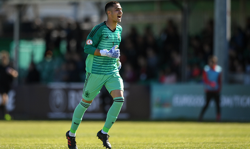 Iván Martínez se una a la celebración del equipo español