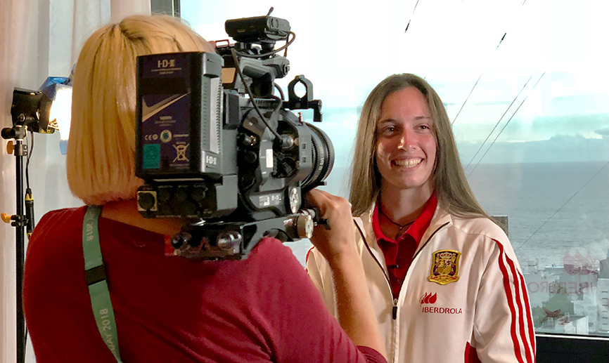 Eva Navarro atiende a FIFA TV