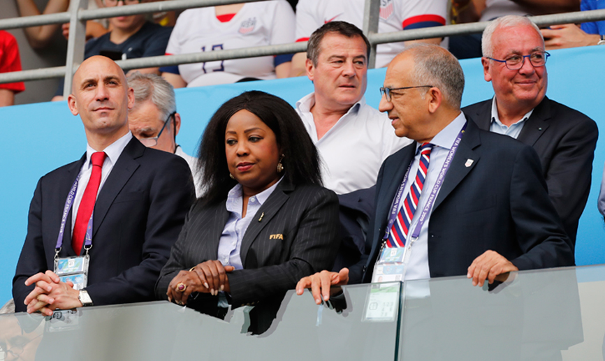 Luis Rubiales en el palco del estadio Auguste-Delaune de Reims