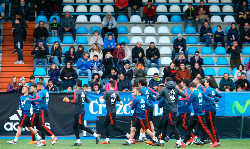 La selección española Sub-21 se entrena en el estadio de El Toralín