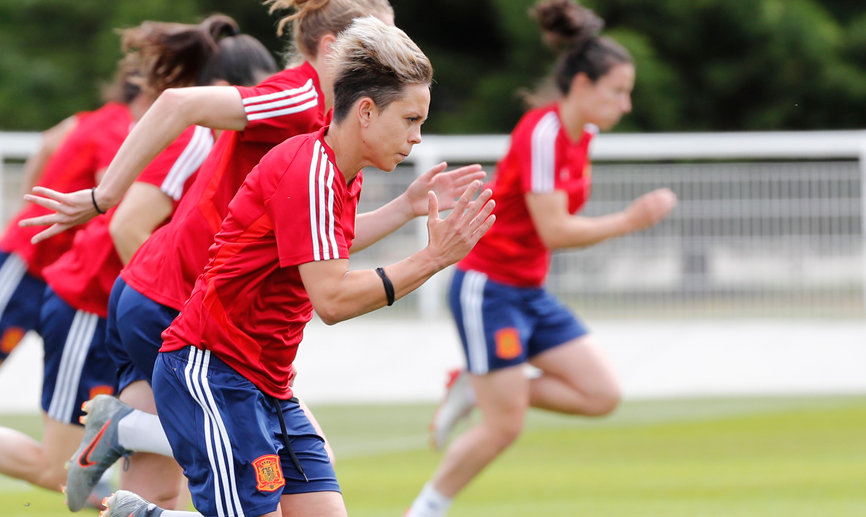 La Selección española femenina se entrena en Francia