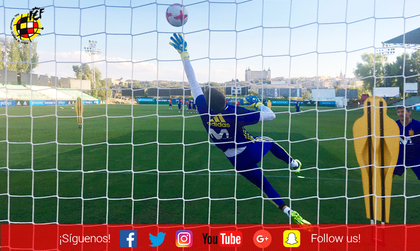 Momento del entrenamiento de la Selección Sub-21 en el estadio del Salto del Caballo en Toledo