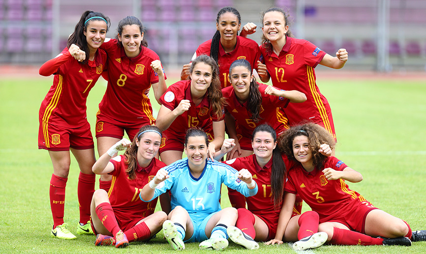 Las jugadoras españolas posan después de ganar a Polonia