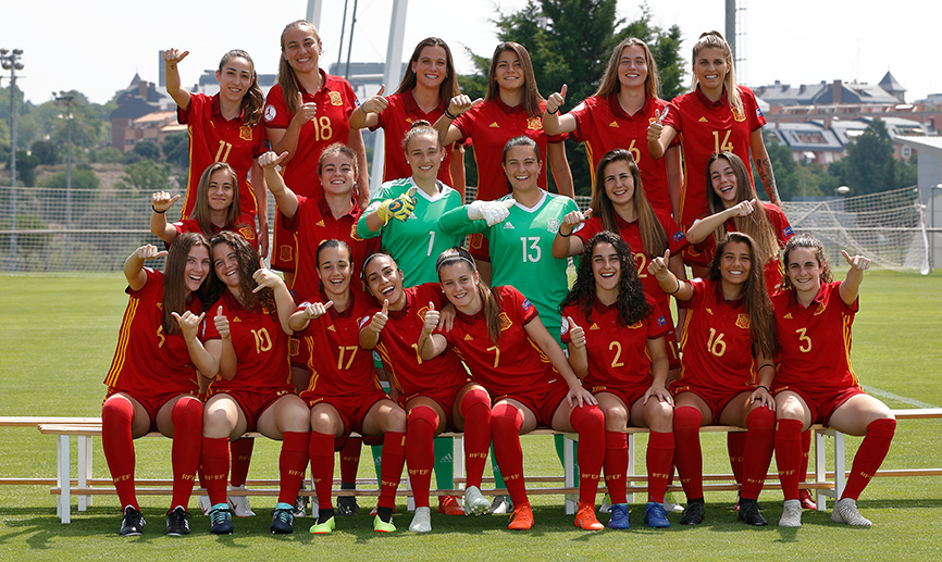 La Selección femenina Sub-19 posa en Las Rozas