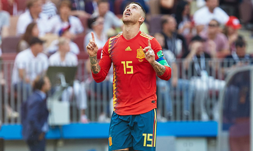 Sergio Ramos celebra un tanto con la Selección española
