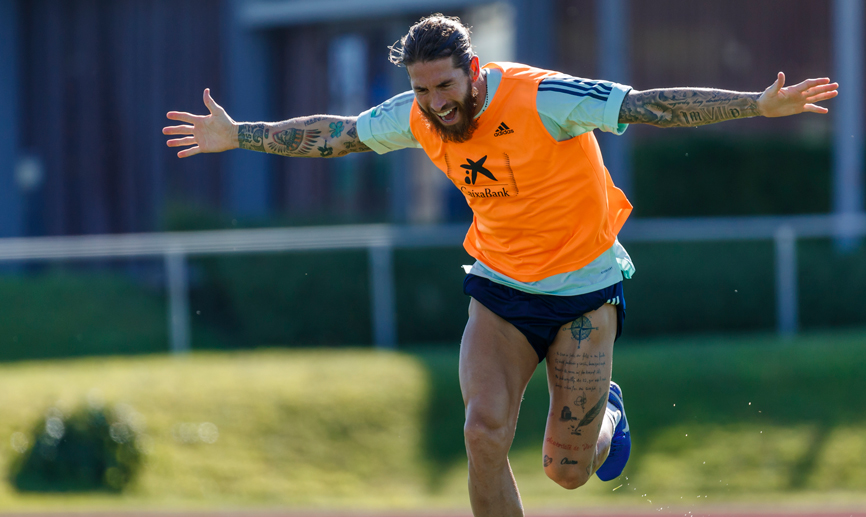 Sergio Ramos celebra un gol en el entrenamiento