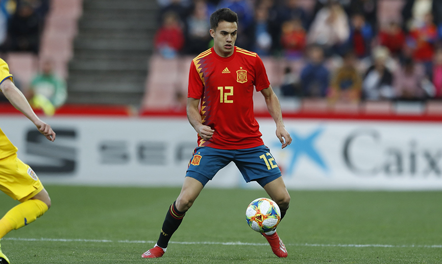 Reguilón durante un momento del partido