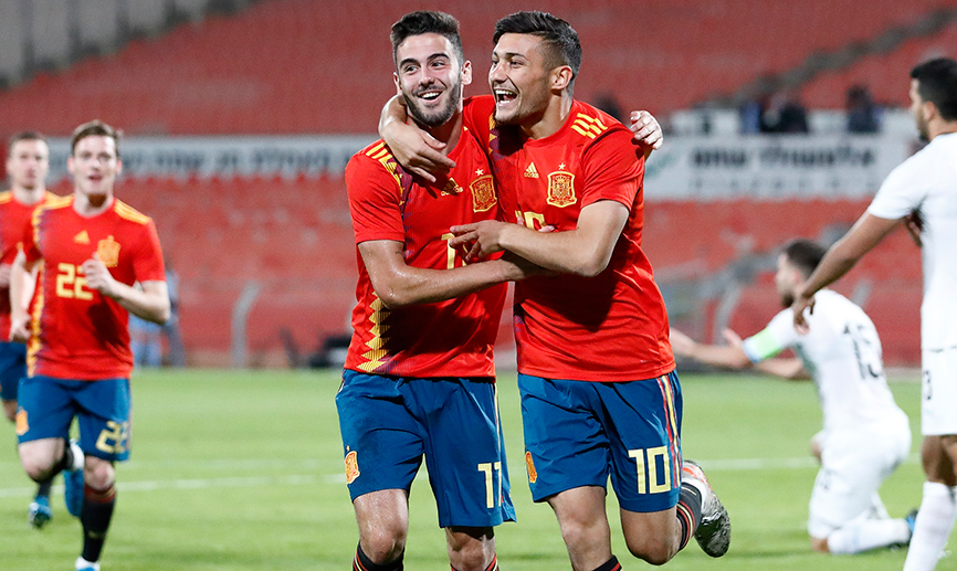Los jugadores de la Selección española Sub-21 celebran su gol en Israel