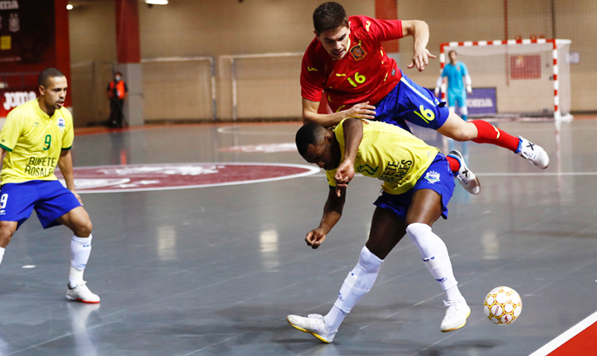 Momento del partido entre España y Brasil jugado en el Pabellón de la Ciudad del Fútbol