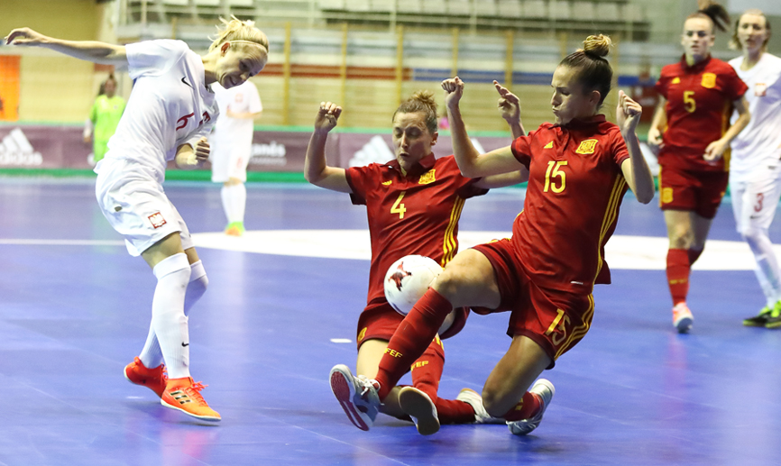 Momento del partido entre España y Polonia del Preeuropeo femenino de fútbol sala