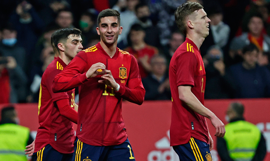 Ferran Torres celebra el primer gol del partido