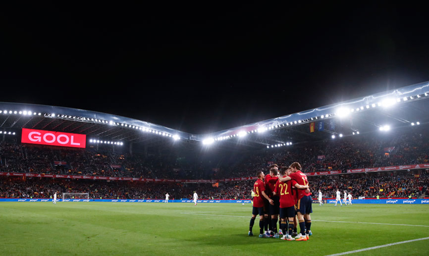 España celebra su victoria en Riazor