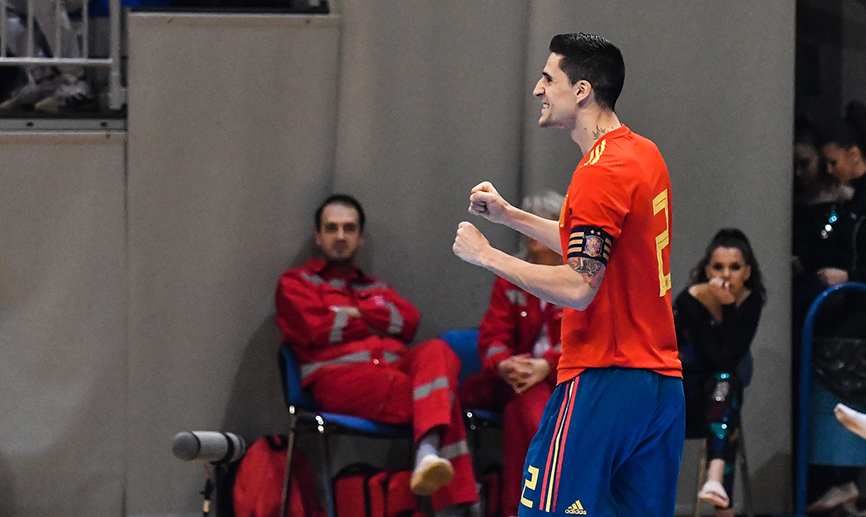 Carlos Ortiz celebra su gol ante Ucrania en Nis