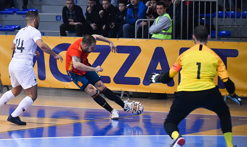 Momento del partido entre España y Francia jugado en Nis