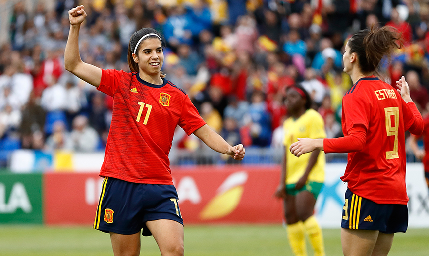 Alba Redondo celebra el segundo tanto frente a Camerún