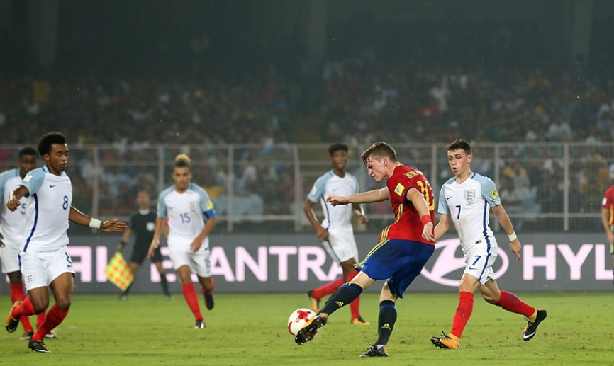 Momento del partido entre las selecciones Sub-17 de Inglaterra y España
