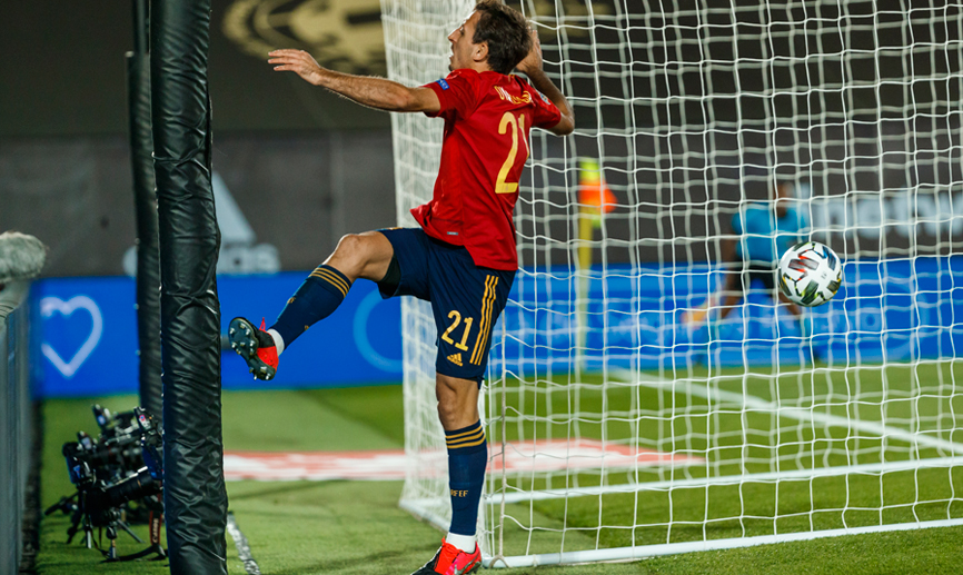 Mikel Oyarzabal festeja su tanto ante Suiza en Madrid