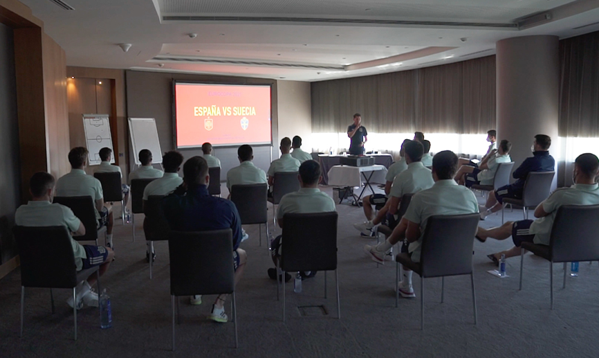 Sesión de vídeo de la Selección española antes de su partido frente a Suecia