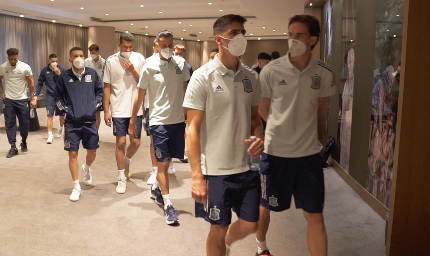 Sesión de vídeo de la Selección española antes de su partido frente a Polonia
