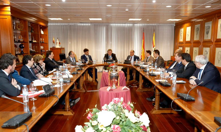 Imagen de la reunión entre la RFEF, LaLiga, AFE y el CSD en la Ciudad del Fútbol