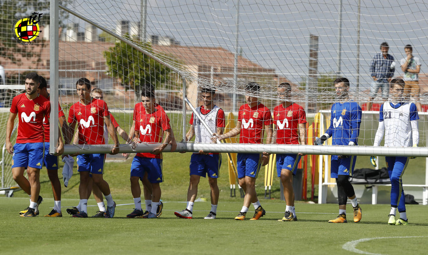 Los jugadores de la Selección Sub-21 durante su entrenamiento en Las Rozas