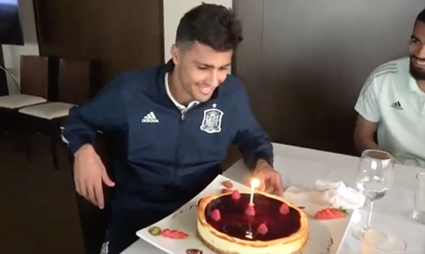 Rodri Hernández celebra su 25º cumpleaños en la Ciudad del Fútbol