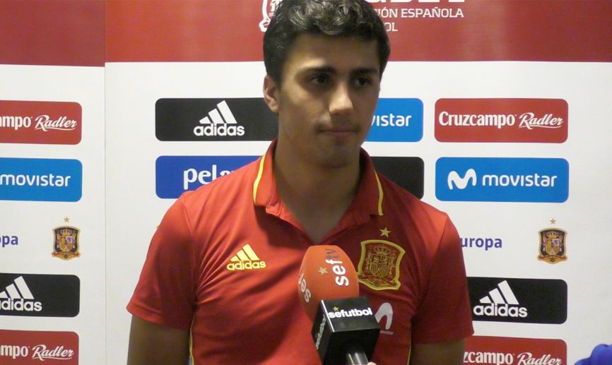 El internacional español Sub-21 Rodri Hernández durante la entrevista con SEFUTBOL 