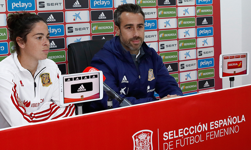 Jorge Vilda y Marta Torrejón en rueda de prensa