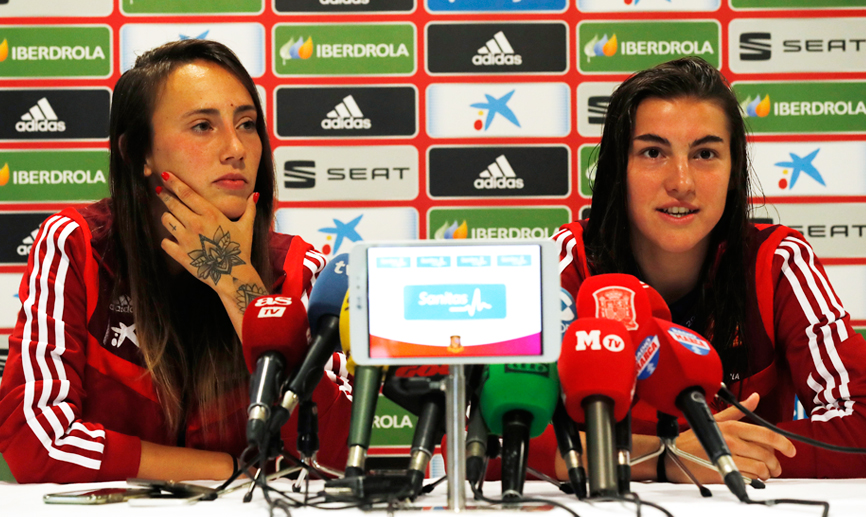 Virginia Torrecilla y Patricia Guijarro durante su rueda de prensa en Francia