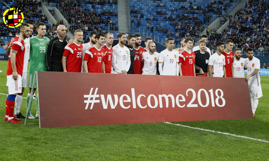 Las selecciones española y rusas antes del amistoso internacional celebrado en San Petersburgo