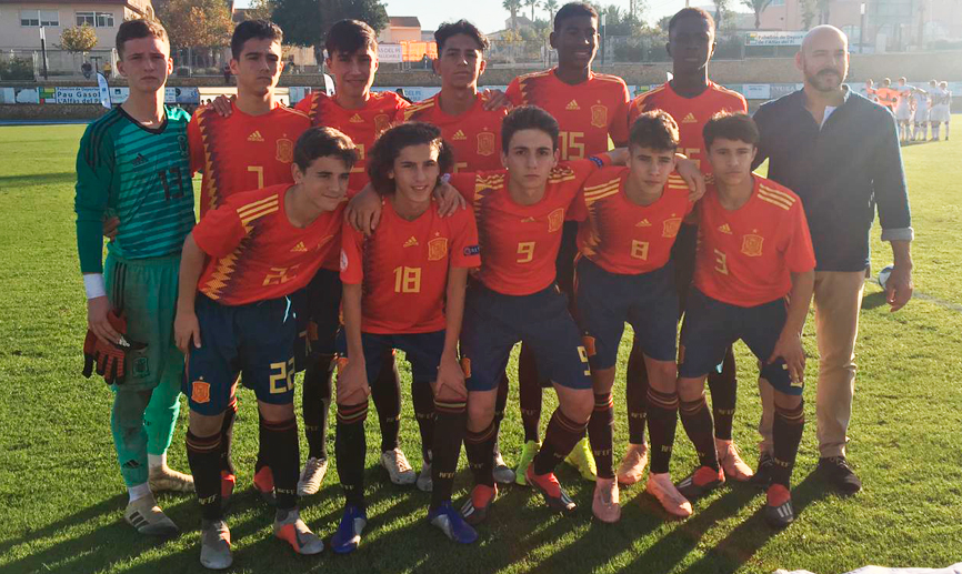 La Selección española Sub-15 posa antes de su encuentro frente a República Checa 