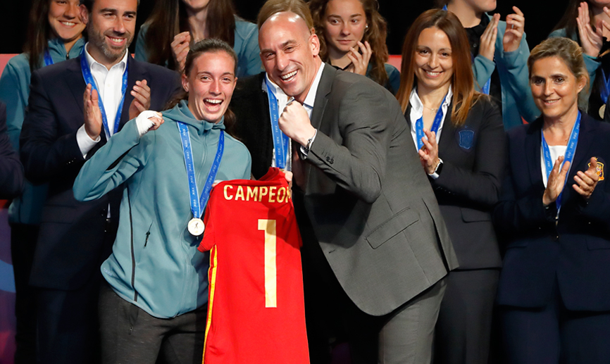 Las campeonas mundiales reciben un caluroso homenaje en Las Rozas