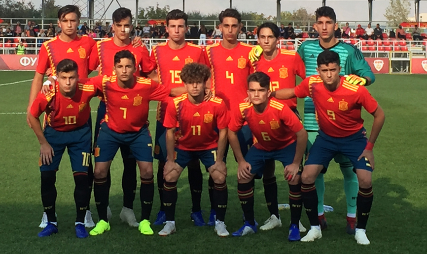 La Selección española Sub-17 posa antes de su partido contra Macedonia