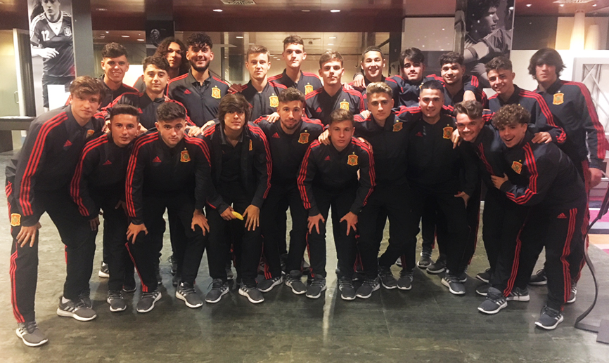 La Selección española Sub-17 posa en la Ciudad del Fútbol