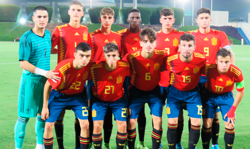 La Selección española Sub-18 antes de su encuentro frente a Catar en Doha