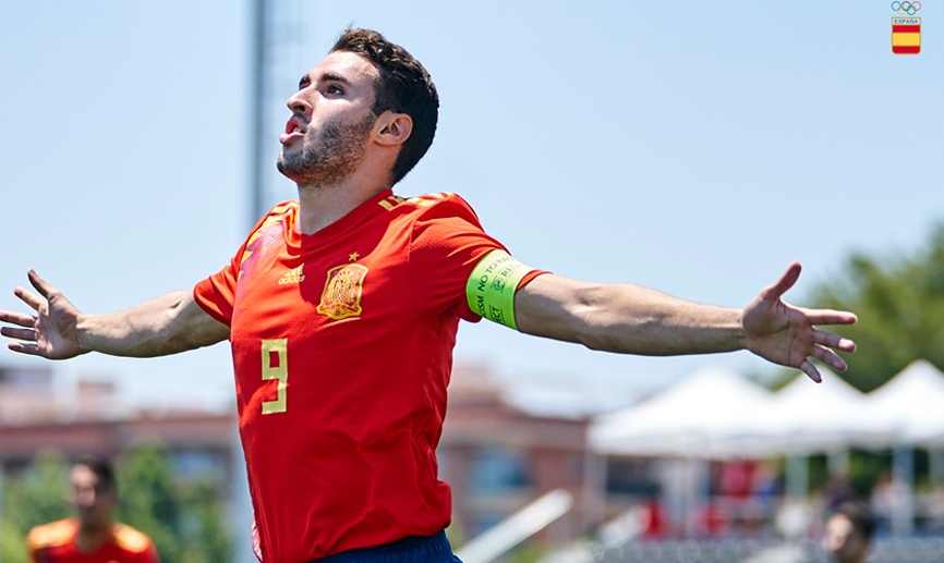 Abel Ruiz celebra un gol con España