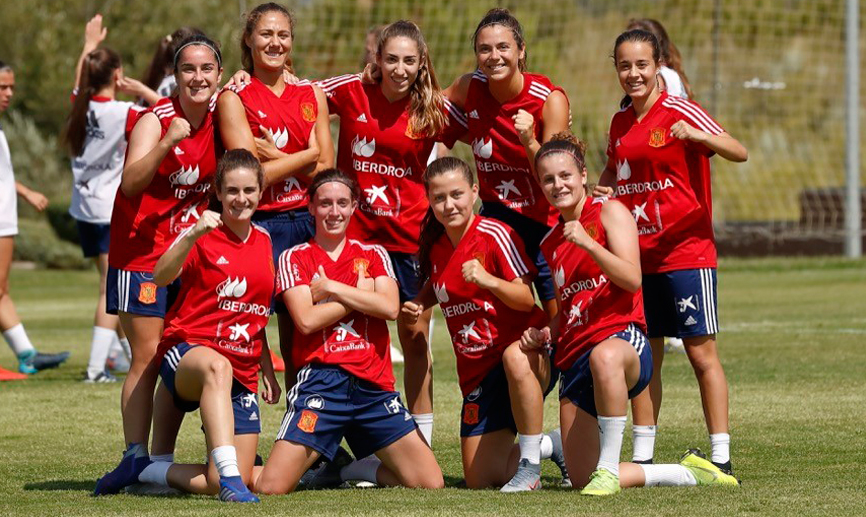 Las jugadoras de la selección Sub-19 femenina durante un entrenamiento en Las Rozas 